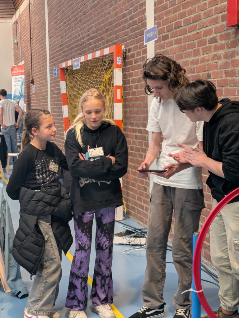 Les élèves décollent à Festirobot