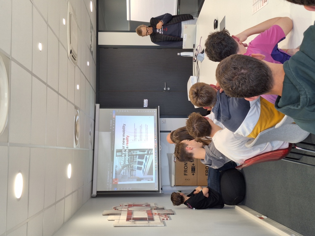 19 élèves s'électrisent chez Technomap